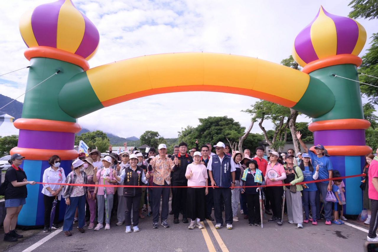 稻浪富里．漫步羅山熱鬧登場   稻浪農舍低碳健走  民眾熱情參與缩略图