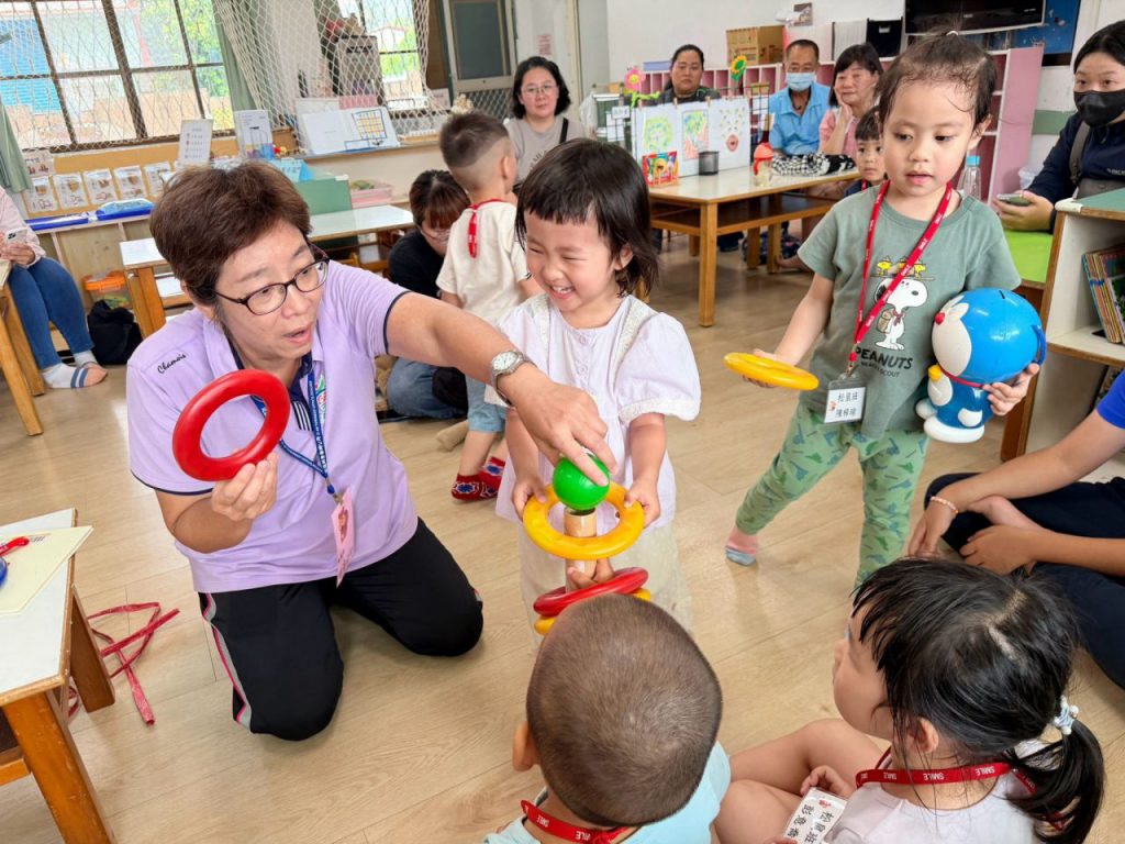 吉安鄉幼新生體驗 幼童齊喊「父親節快樂」插图1