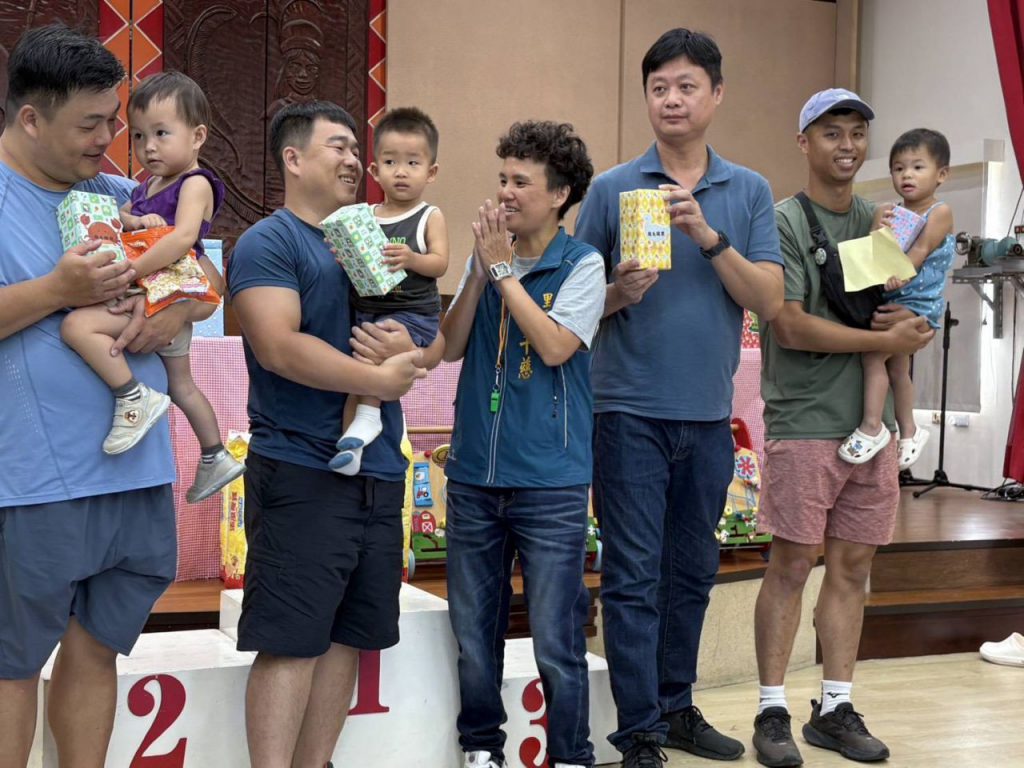 臺東「寶寶趴趴Go」 爸爸爬行賽趣味十足    串聯早療與家庭資源     陪伴孩子成長插图1