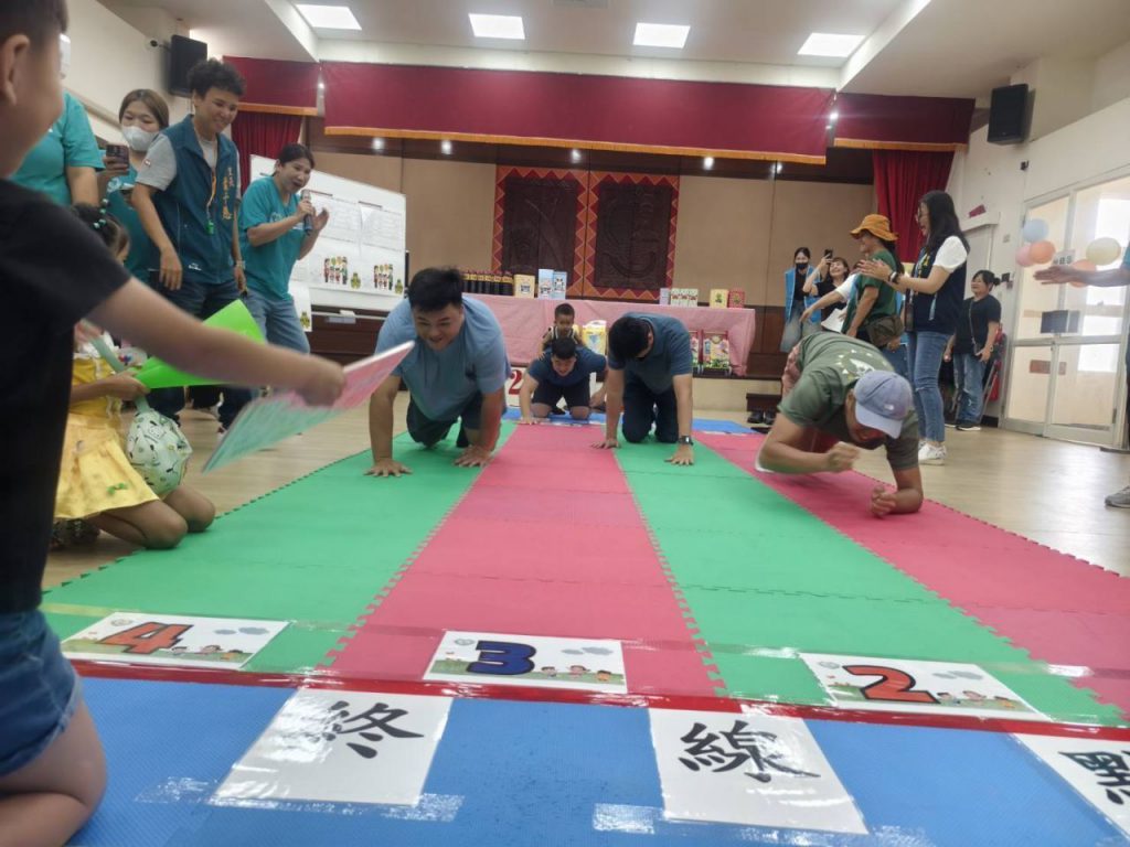 臺東「寶寶趴趴Go」 爸爸爬行賽趣味十足    串聯早療與家庭資源     陪伴孩子成長插图2