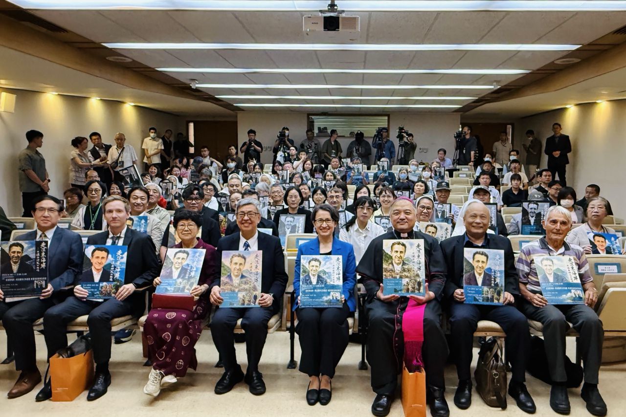 《走徑東海岸》新書問世　魏嘉賢：走進花蓮　看見外籍神父奉獻故事缩略图