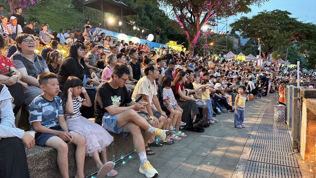 2026花蓮FUN暑假     加碼火舞首場演出吸引大批人潮    鯉魚潭夏夜再掀熱潮    邀請民眾把握最後兩場精彩演出插图