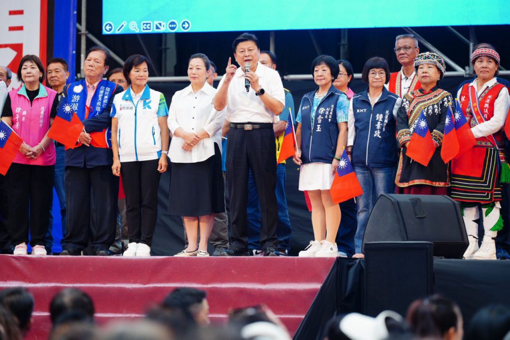 國民黨花蓮萬人團結大   蔣萬安授旗力挺「唯一正藍」游淑貞    五合一全壘打插图2