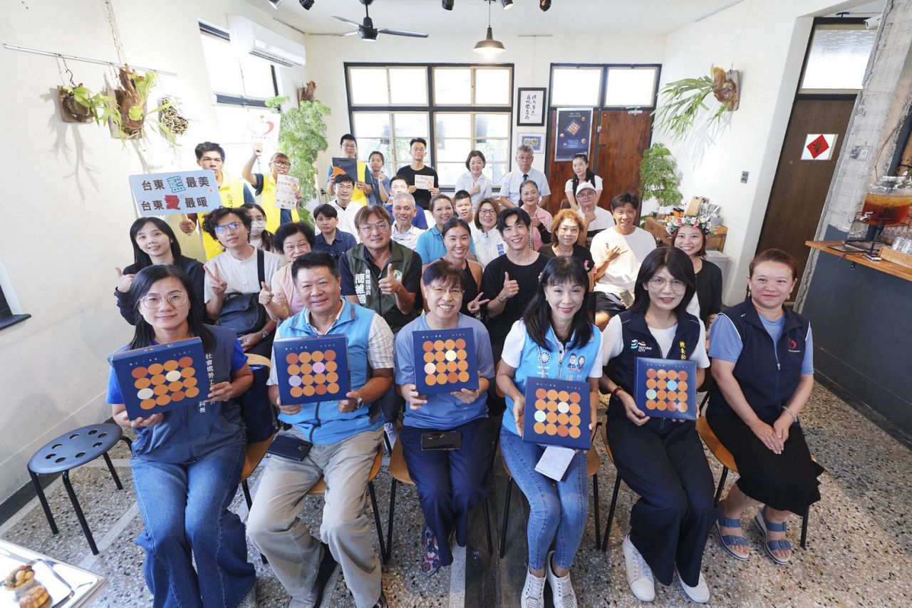草民 × 牧心 中秋聯名月餅禮盒    邀您傳遞溫暖與善意