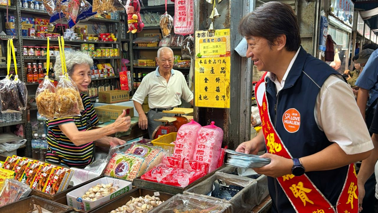 中秋前夕走訪中華市場　魏嘉賢：讓傳統市場有人氣，也有人情味缩略图