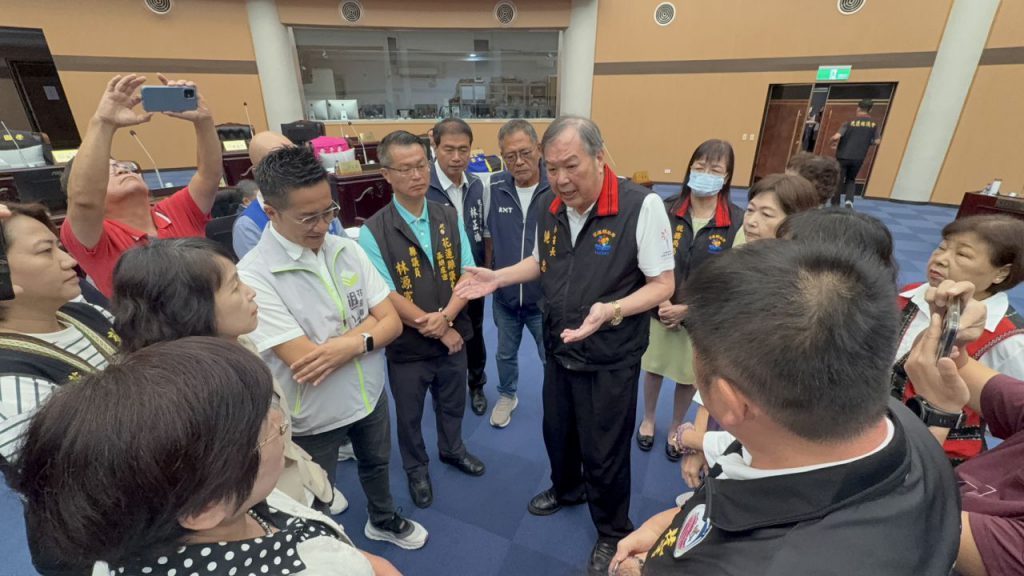 縣議會第20屆第23次臨時大會二、三讀會 礦石稅撤案成攻防焦點插图1 縣議會第20屆第23次臨時大會二、三讀會 礦石稅撤案成攻防焦點插图1