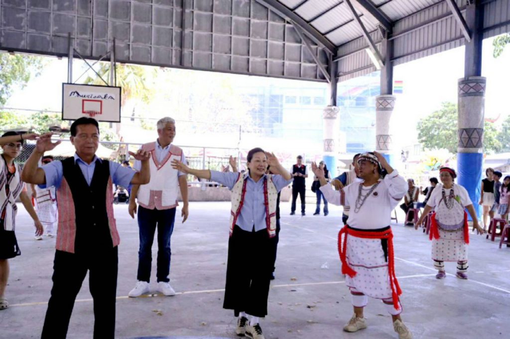 徐榛蔚參與萬榮感恩祭 攜手傳承部落文化共創美好家園插图2 徐榛蔚參與萬榮感恩祭 攜手傳承部落文化共創美好家園插图2