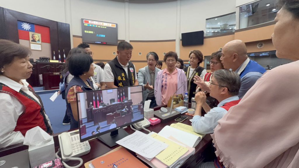 縣議會第20屆第23次臨時大會二、三讀會 礦石稅撤案成攻防焦點插图2 縣議會第20屆第23次臨時大會二、三讀會 礦石稅撤案成攻防焦點插图2