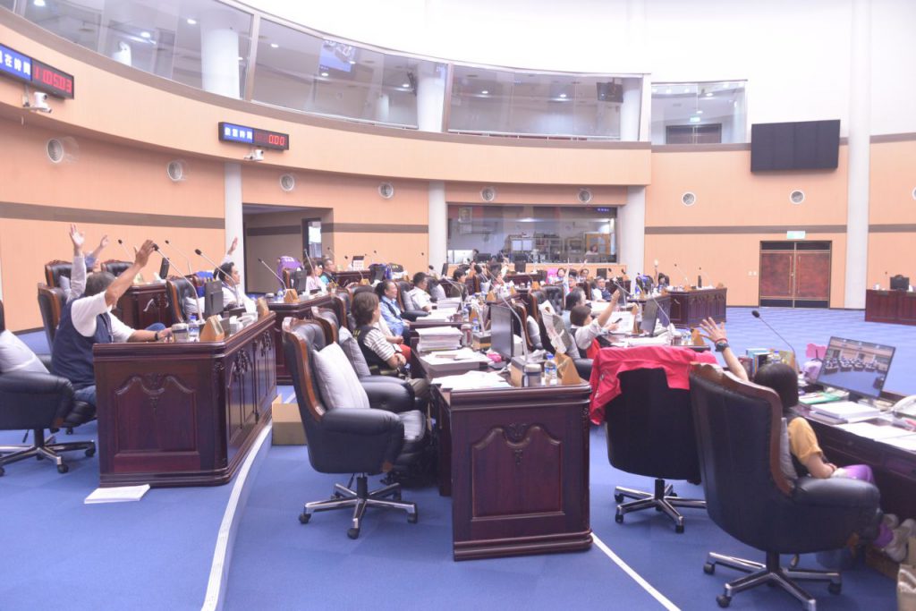 縣議會第20屆第23次臨時大會二、三讀會 礦石稅撤案成攻防焦點插图3 縣議會第20屆第23次臨時大會二、三讀會 礦石稅撤案成攻防焦點插图3