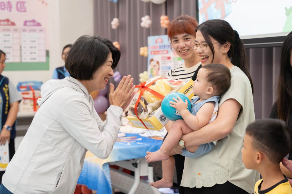 饒慶鈴施政滿意度84.1分創歷年新高 躍居《天下》標竿首長全國第2名插图 饒慶鈴施政滿意度84.1分創歷年新高 躍居《天下》標竿首長全國第2名插图