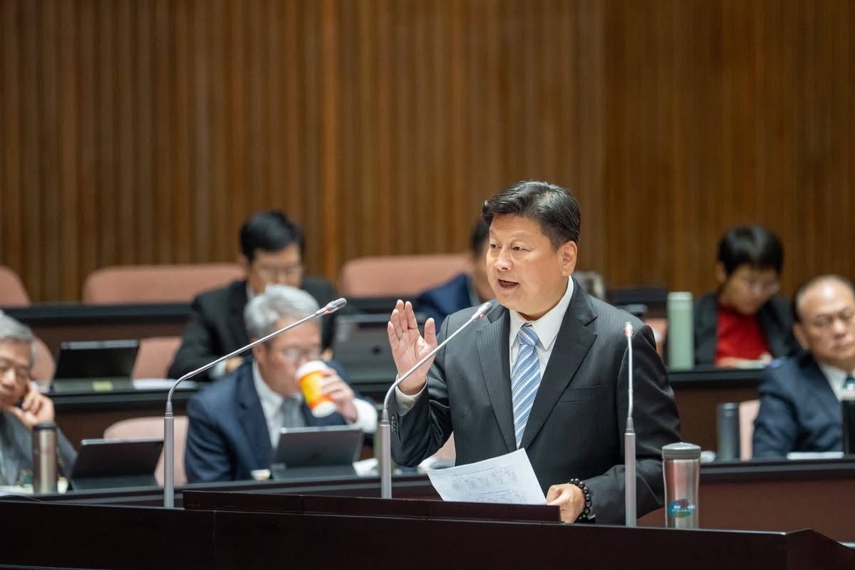 超徵稅收估破兆　傅崐萁拋全民普發2萬元AI紅利應全民共享　國民黨團新會期鎖定民生　老農津貼擬增至1.5萬元缩略图