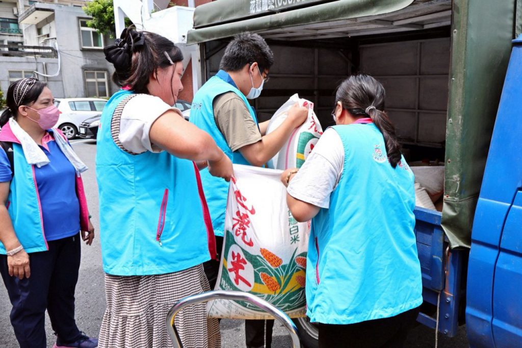 花蓮慈惠總堂捐贈白米、物資助吉安弱勢 游淑貞頒感謝狀插图3 花蓮慈惠總堂捐贈白米、物資助吉安弱勢 游淑貞頒感謝狀插图3