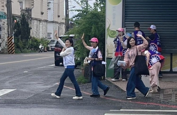帶著鄉親期待勇敢承擔    邱惠敏完成吉安鄉民代表參選登記    以真心服務陪伴五村幸福同行插图2