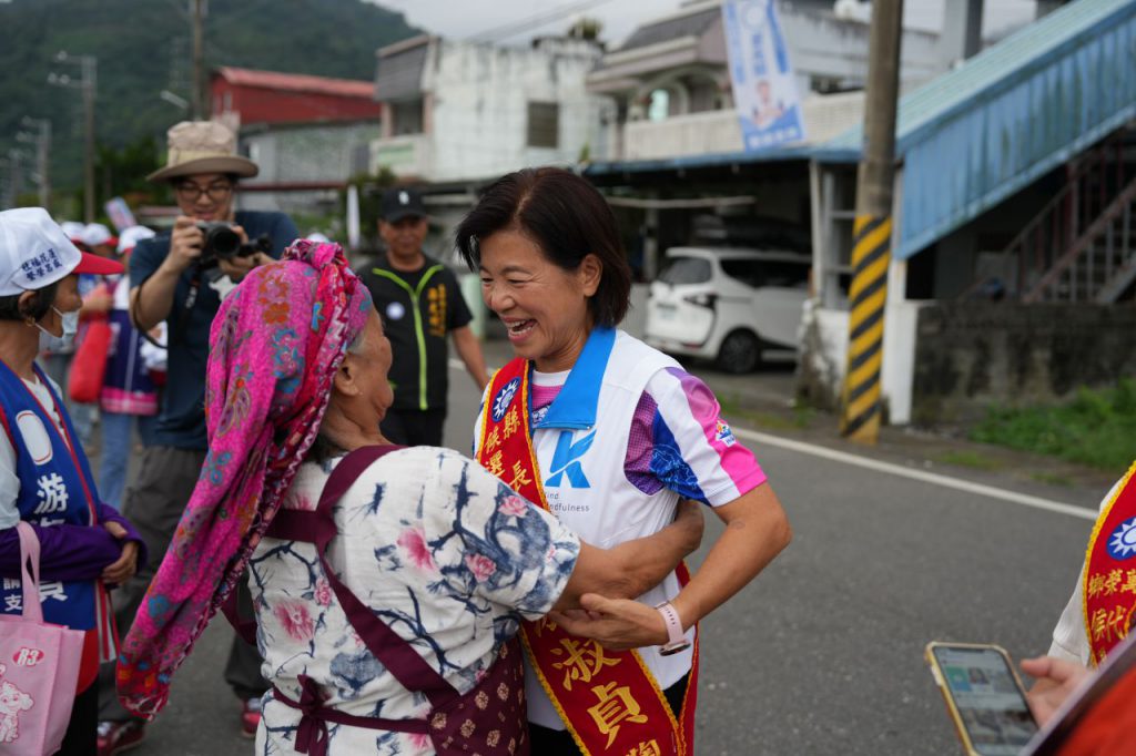 《新聞傳真》一句族語打開心門     游淑貞走進萬榮四村部落     彎下身傾聽族人最深的心聲插图3