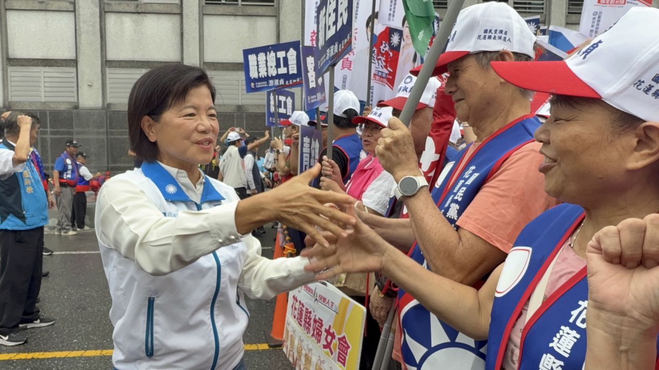 游淑貞完成花蓮縣長參選登記　徐榛蔚、傅崐萁陪同向鄉親承諾持續建設花蓮缩略图