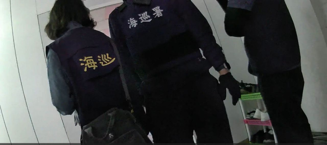 平房巷弄藏黑槍   海巡聯警查獲槍彈缩略图