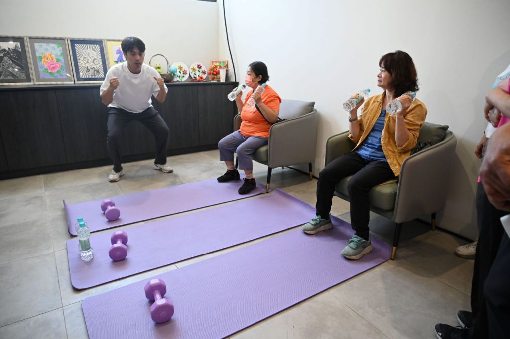 臺東擴大獨居長者關懷 全國首創健身教練走進獨居長者的家插图3 臺東擴大獨居長者關懷 全國首創健身教練走進獨居長者的家插图3