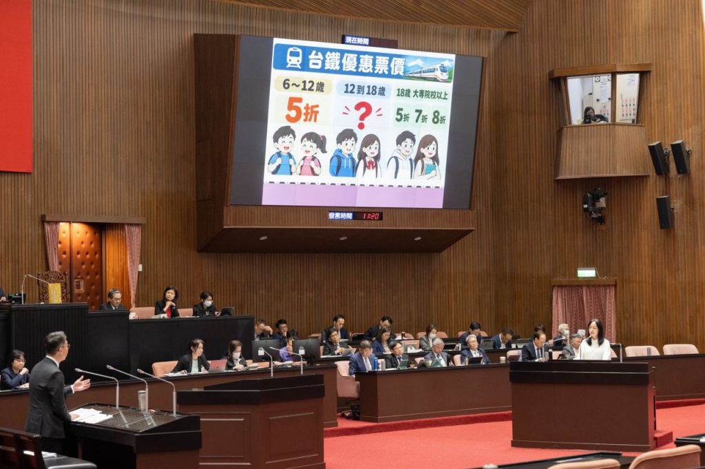 立委陳瑩再出手成功爭取「台鐵國高中優惠票」插图