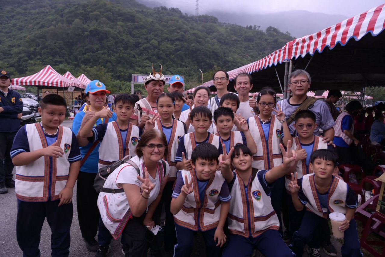 縣長徐榛蔚出席萬榮鄉太魯閣族感恩祭缩略图