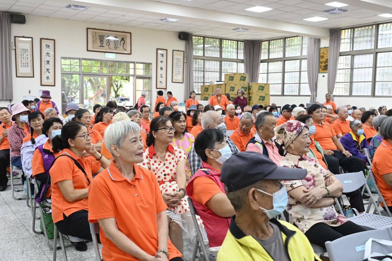 歡慶重陽尊老敬老    徐榛蔚關懷關懷老大人    宣布116年福利大升級缩略图