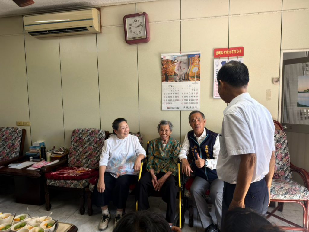 百歲人瑞 親情暖滿堂 縣長徐榛蔚及鄉長江東成到府祝賀,插图2 百歲人瑞 親情暖滿堂 縣長徐榛蔚及鄉長江東成到府祝賀,插图2