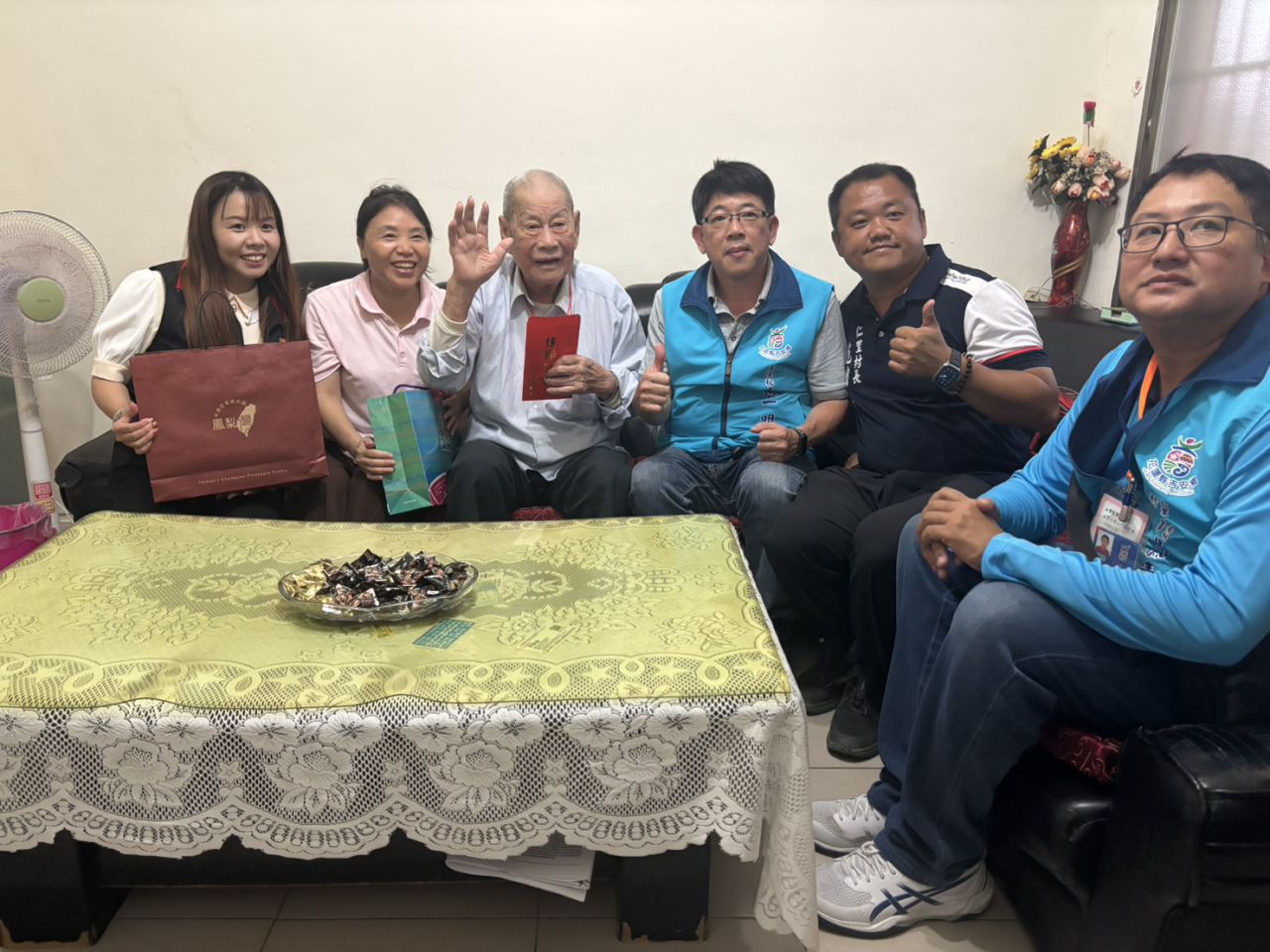 重陽敬老不缺席    縣鄉協力關懷百歲人瑞    營造高齡友善環境缩略图