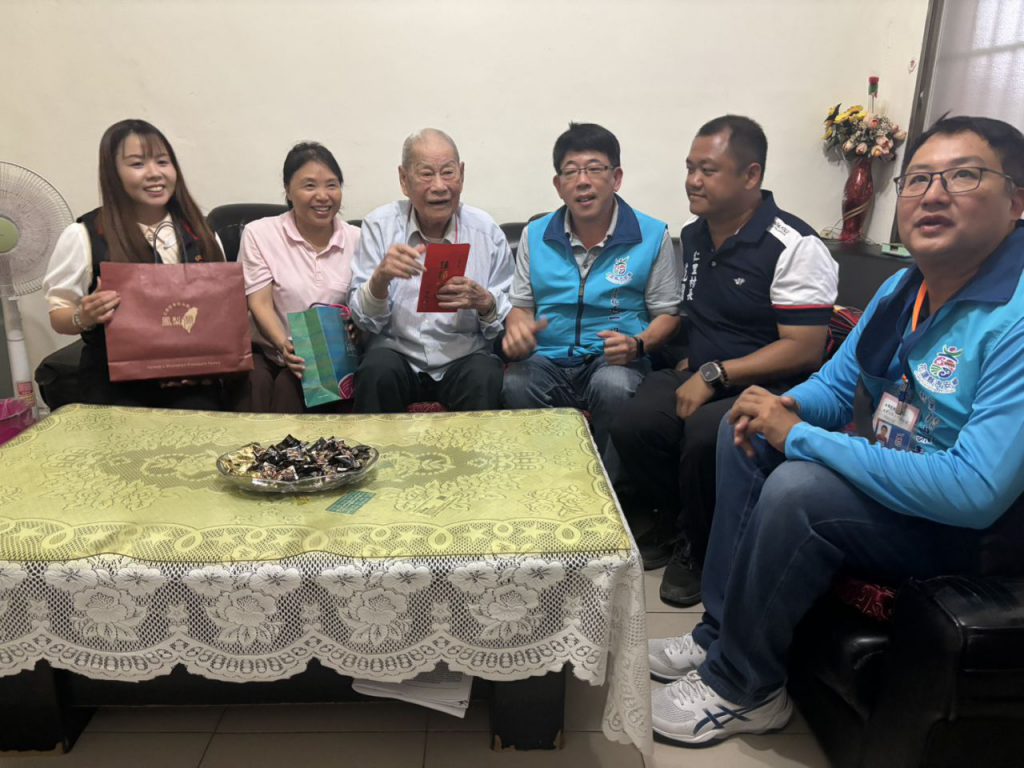 重陽敬老不缺席 縣鄉協力關懷百歲人瑞 營造高齡友善環境插图 重陽敬老不缺席 縣鄉協力關懷百歲人瑞 營造高齡友善環境插图