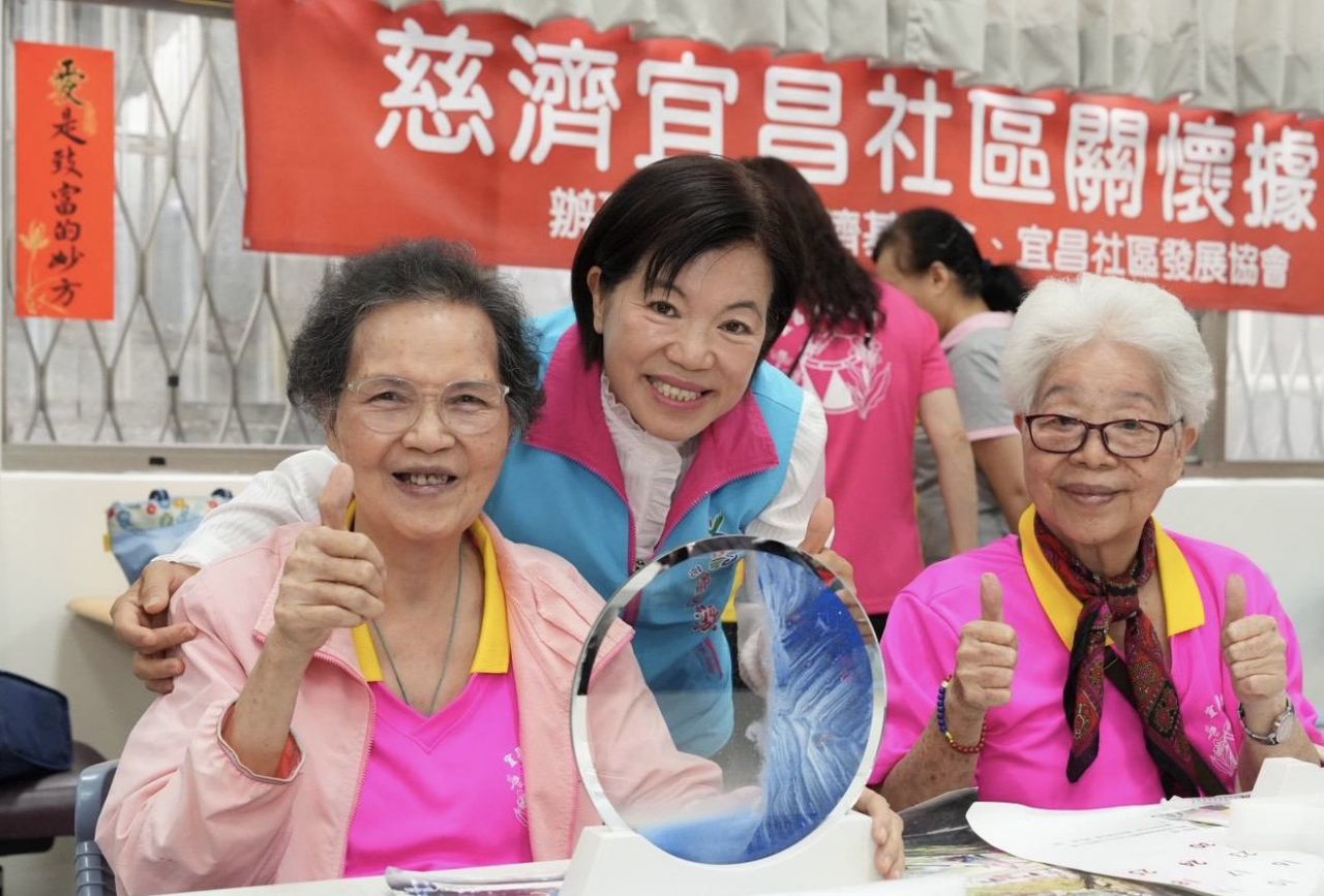 把長輩當家人疼惜　游淑貞重陽前夕福氣站送暖缩略图