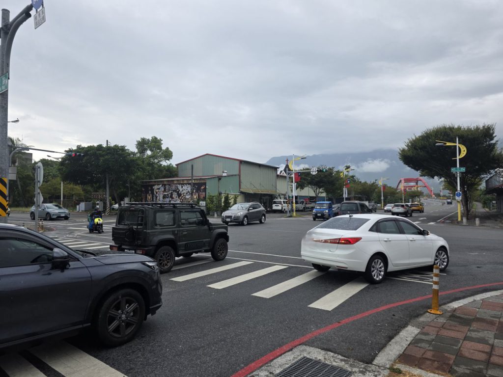新興路、十六股大道及尚志路交通動線優化　將試辦紅綠燈三時相插图